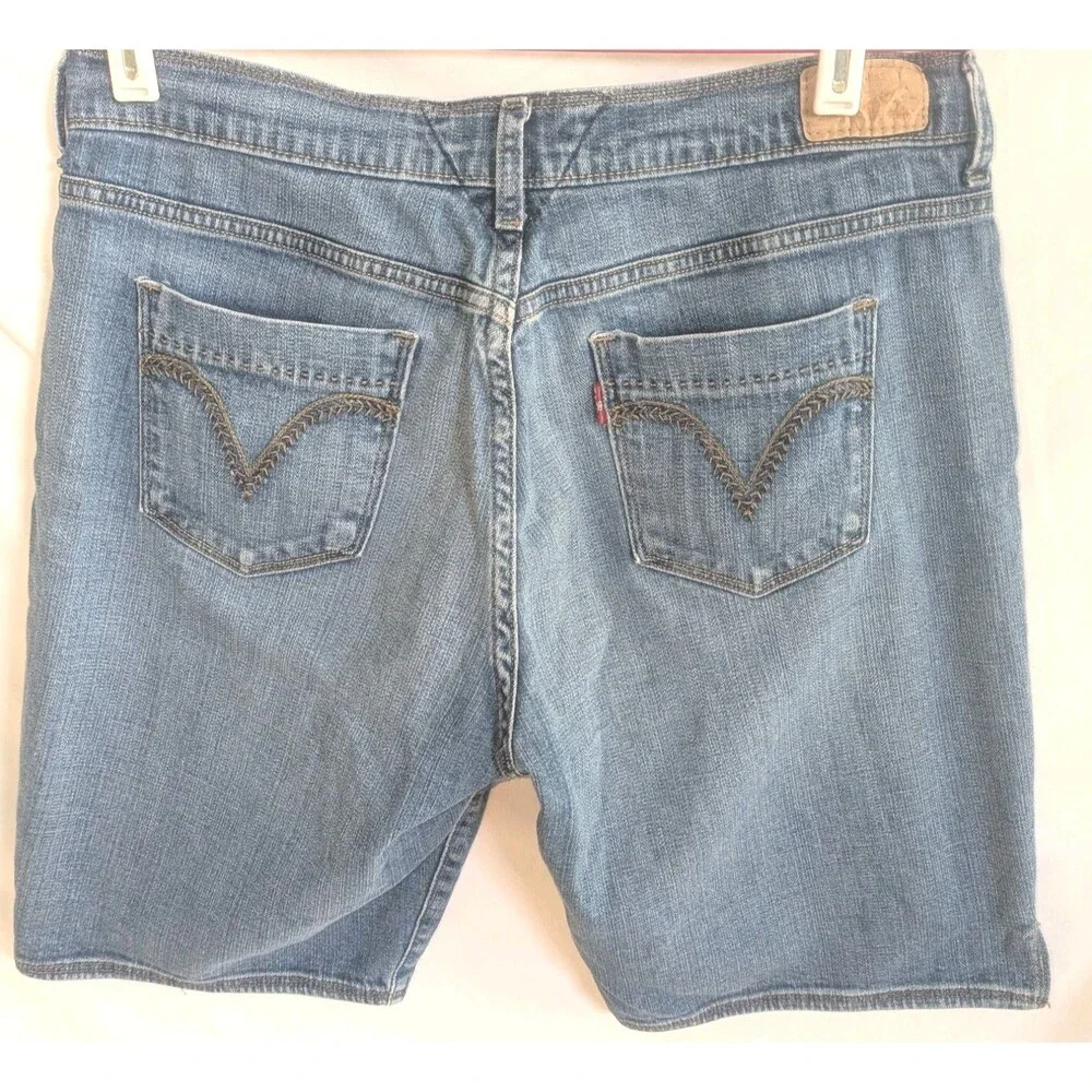 Levi's Womens Size 10 Stretch Denim Blue Jeans Bermuda Shorts Classic